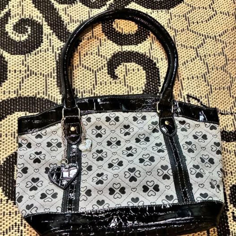 Y2K black and gray heart shoulder bag with bag charms <3